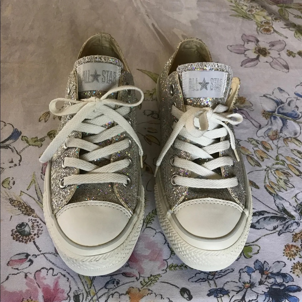 Converse sparkle shoes
